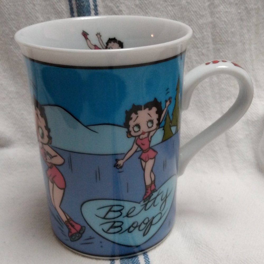 The Danbury Mint || "Betty on Ice" Mug